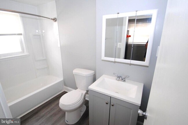 Foto del edificio - 374 Farnsworth Ave