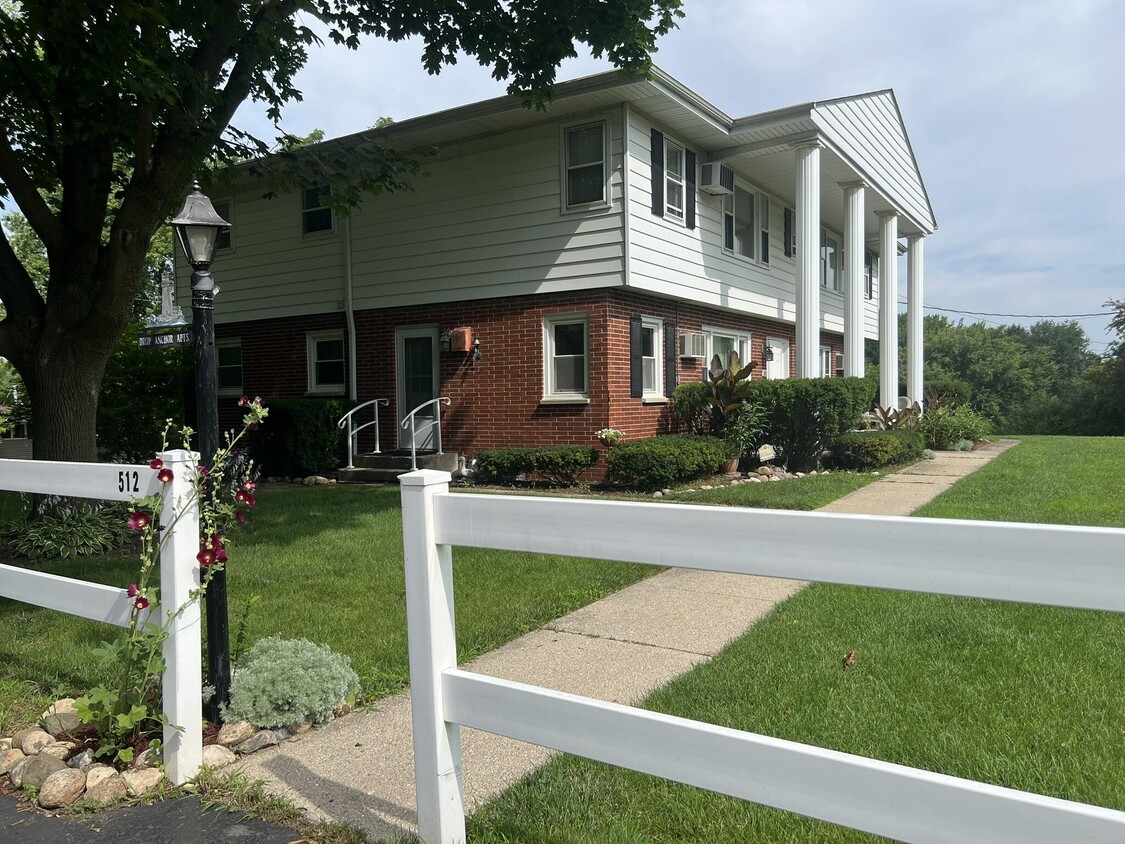 Primary Photo - 512 Hill St