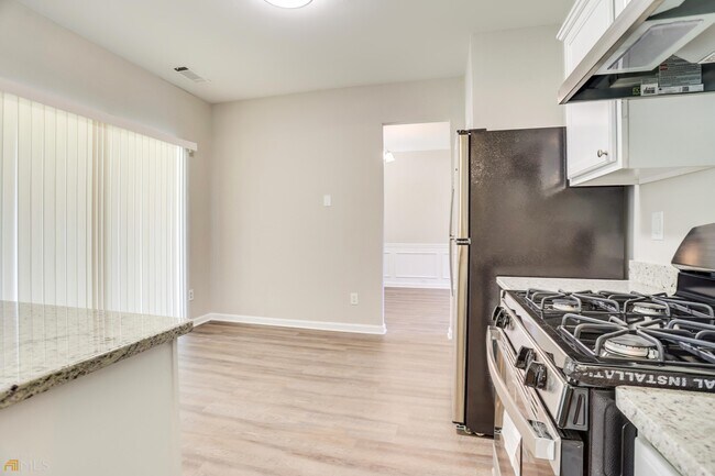 Building Photo - 425 Laurelton Cir