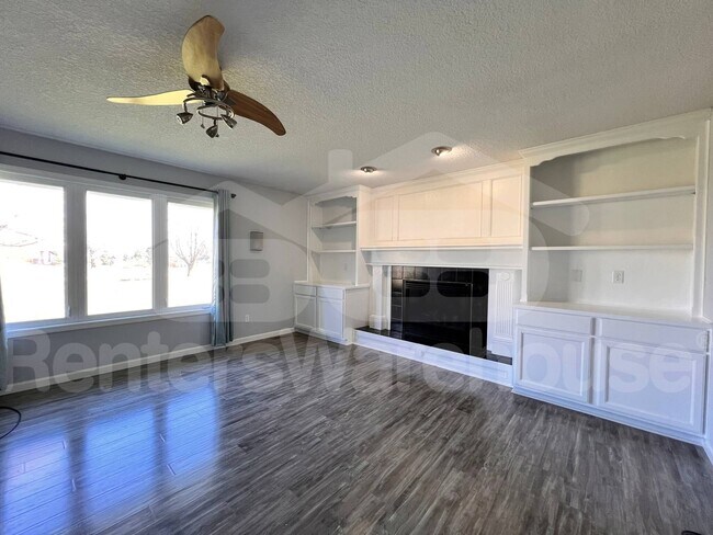 Building Photo - 1709 NE Sherman Ct