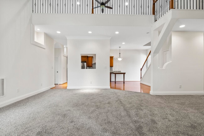 Foto del edificio - 590 Regency Cir