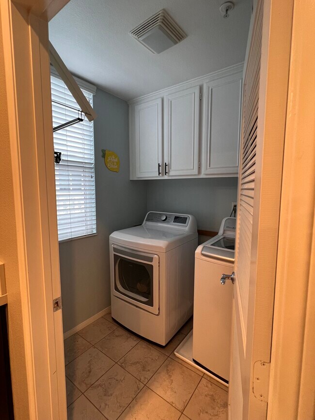 Foto del edificio - 2996 Beachwood Bluff Way