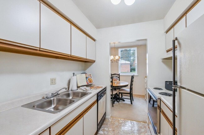 Building Photo - Presidential Arms Apartment Homes