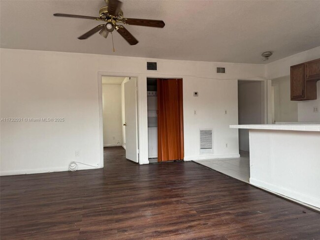 Foto del edificio - 3 bedroom in Opa Locka FL 33054