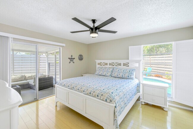 Building Photo - 3BR- Z1138