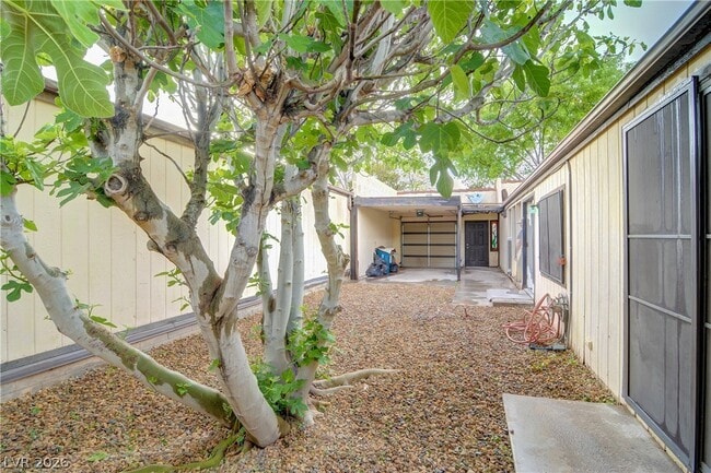 Building Photo - 5620 Hobble Creek Dr