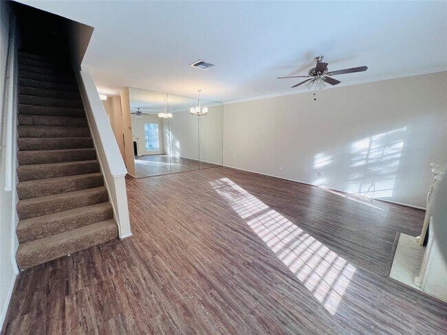 Foto del edificio - 17629 Red Oak Dr