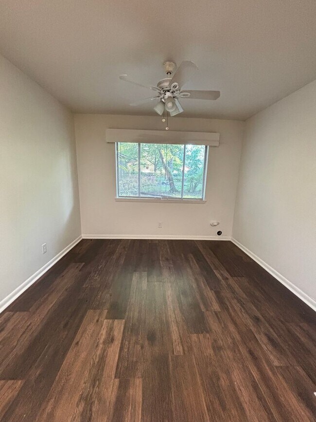 Foto del edificio - 27 Meldia Dr