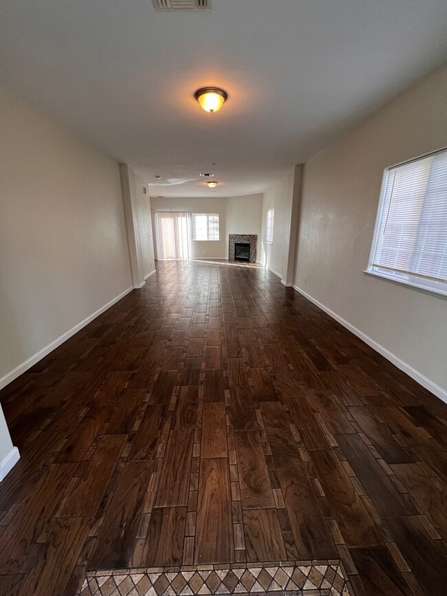 Building Photo - 415 Hetherington Cir