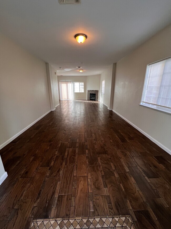 Foto del edificio - 415 Hetherington Cir
