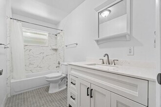 Building Photo - 751 Hummingbird Way