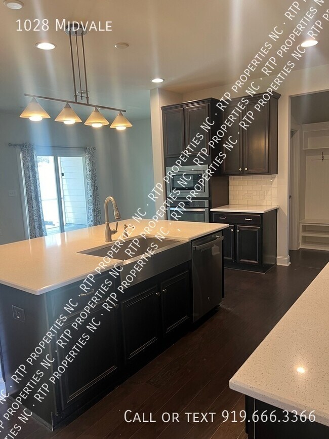 Foto del edificio - 1028 Midvale Ave