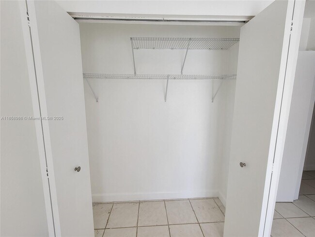 Building Photo - $3,100MONTHLY;35 SW 7TH ST #2 HALLENDALE B...