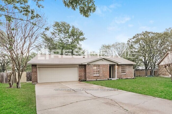 Building Photo - 913 Pepperidge Ct