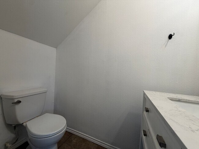 Building Photo - TWO STORY 5 BEDROOM 3 BATH HOUSE WITH SPA