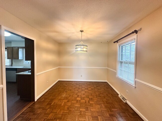 Building Photo - Beautiful Waterfront 4-Bedroom Home in Pir...