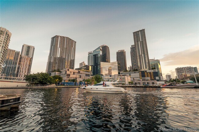 Foto del edificio - 90 SW 3rd St