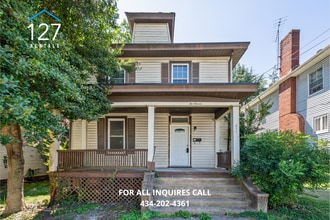 Building Photo - Updated 2 BR/1.5 Duplex with large back yard