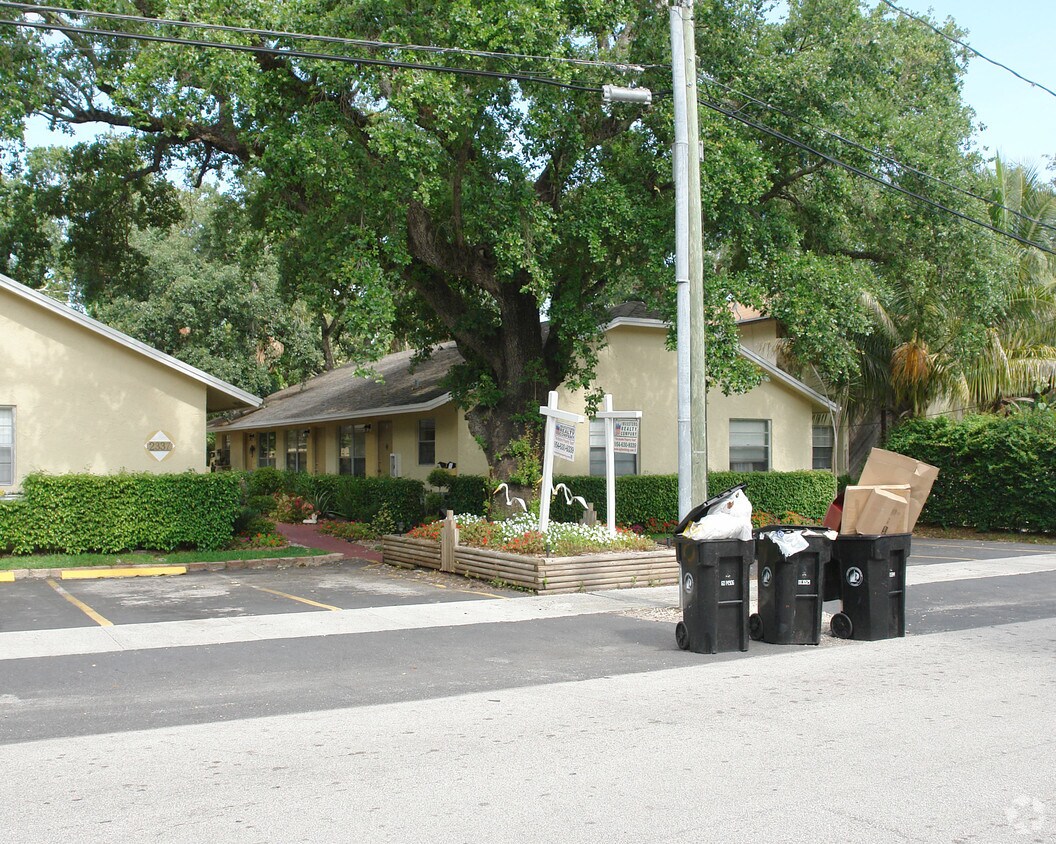 Primary Photo - 2333-2337 SW 17th Ter