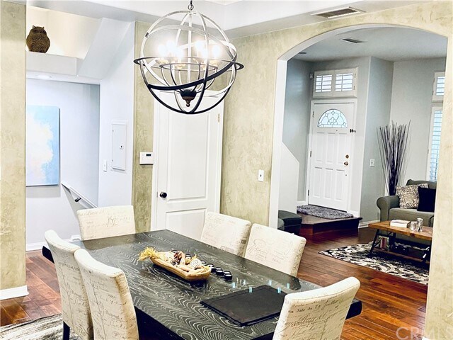 Foto del edificio - 5242 Vesper Ave