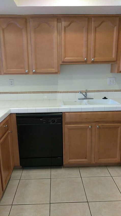 Cocina - 13222 Magnolia St