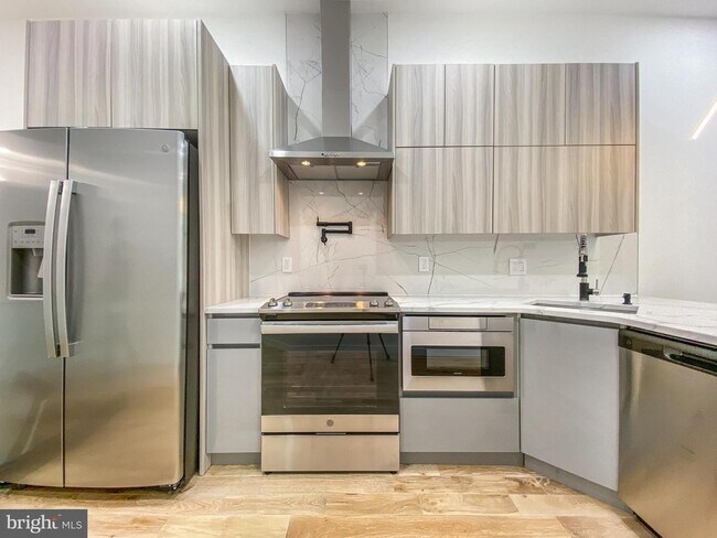 Photo - 1537 N 33rd St Apartment