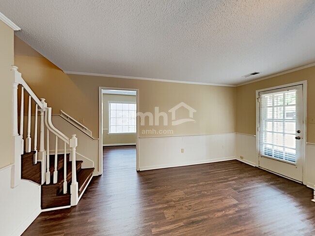 Foto del edificio - 6251 Skyview Circle
