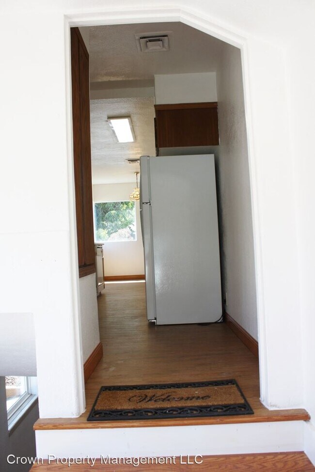 Building Photo - 3 br, 2 bath House - 119 E. 1st Ave.