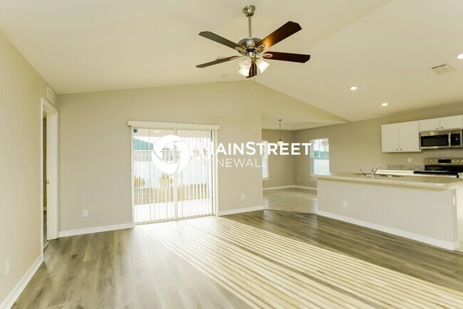 Foto del edificio - 4 Bedroom Pet-Friendly Home in Cape Coral, FL with Main Street Renewal