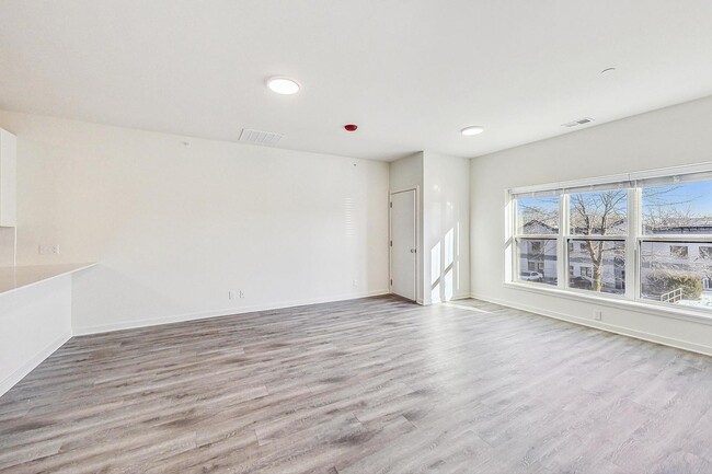Building Photo - 500 Morris Ave