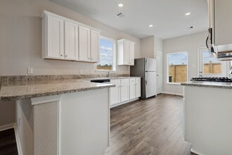 Building Photo - 15806 Berry Hl Dr Building Photo - 15806 Berry Hl Dr