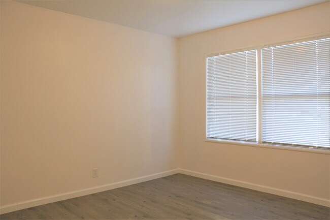 Building Photo - 1321 135th Ave