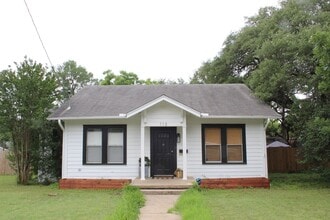 Building Photo - 113 E 8th Ave