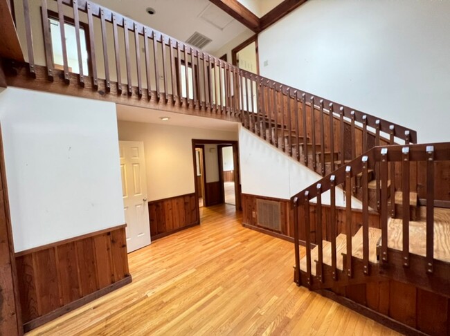 Foto del edificio - Stunning 5 Bedroom Home in Chapel Hill on ...