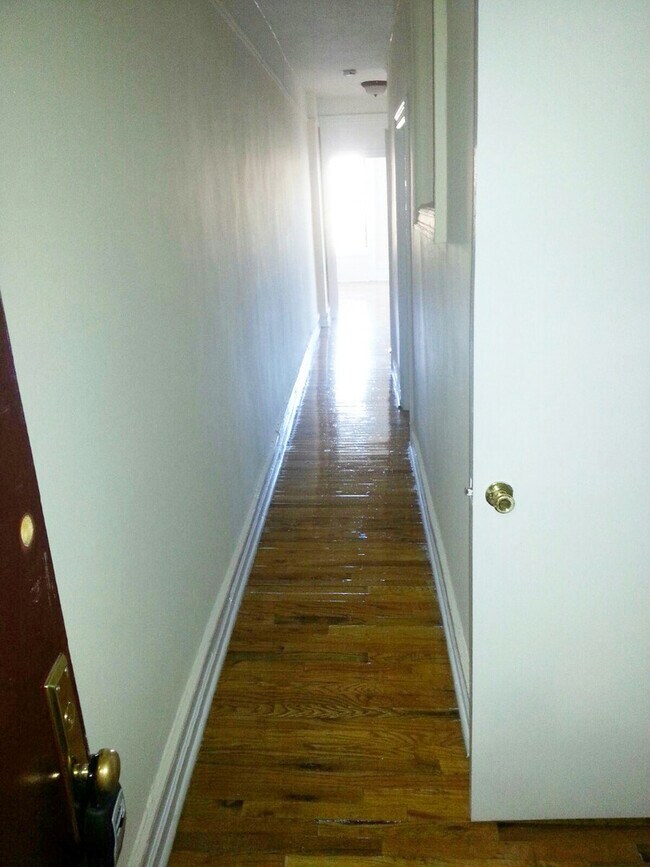 Building Photo - 147 Bleecker St
