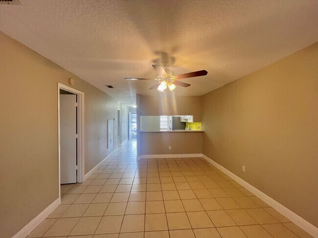 Building Photo - Modern 2 Bedroom, 2 Bathrooms Townhome loc...