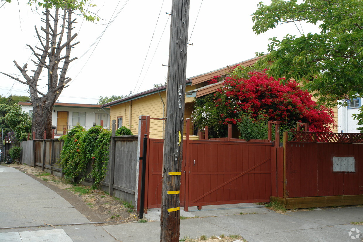 Primary Photo - 1531 Fairview St