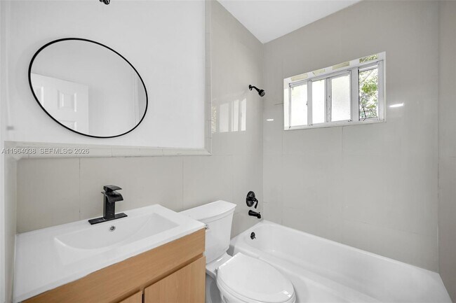 Foto del edificio - 1393 NW 102nd St