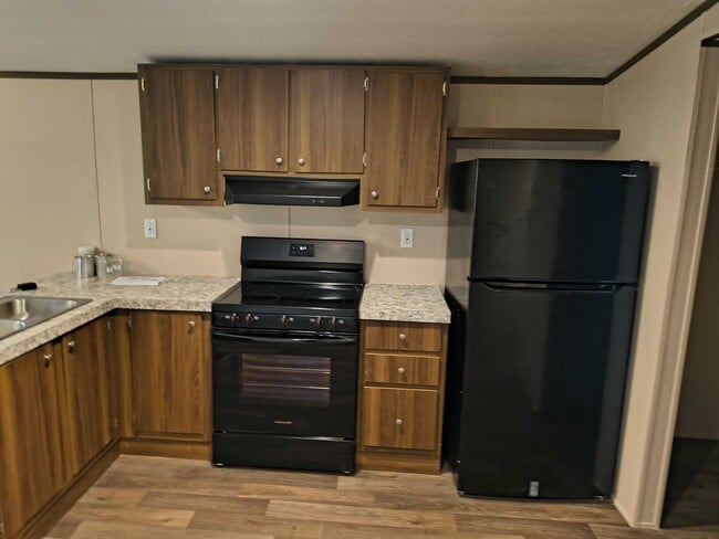 Building Photo - 112 Southlake Dr.