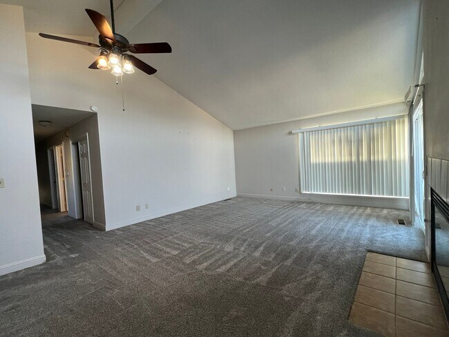 Building Photo - 515 Ash St