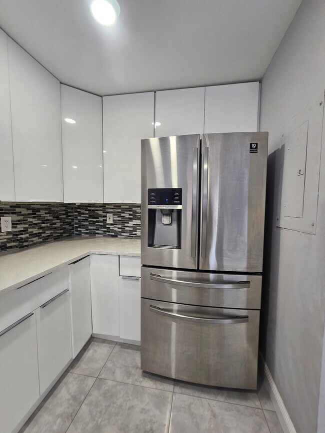 Foto del edificio - 331 Cypress Way W