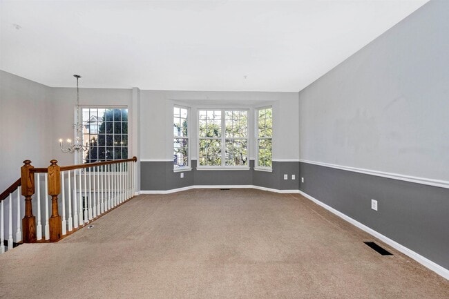 Foto del edificio - Fantastic End Unit Townhouse For Lease