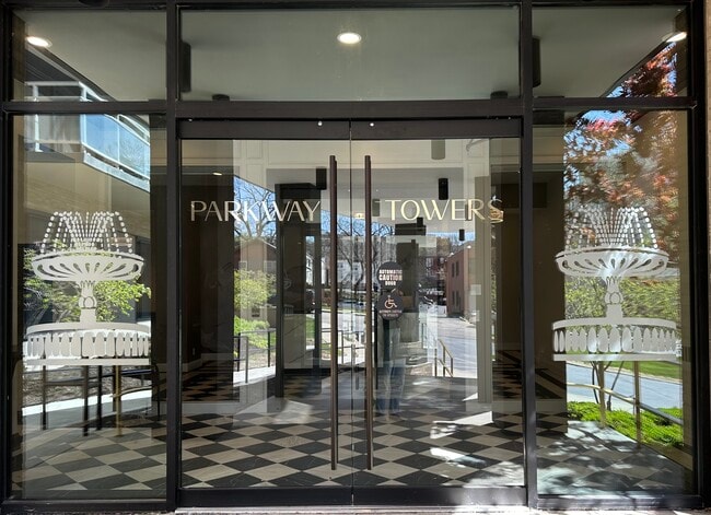 Foto del edificio - 4545 Wornall Rd