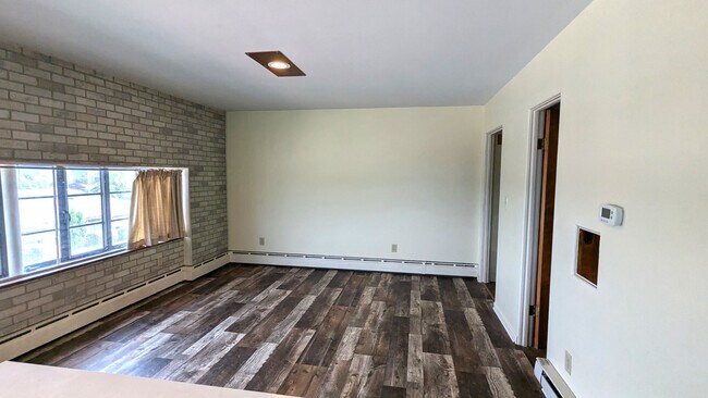 Building Photo - 123 W Colby St