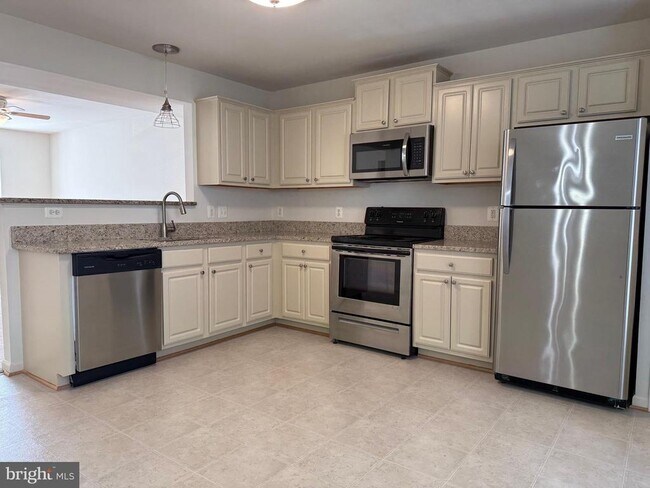 Foto del edificio - 215 Merrill Ct