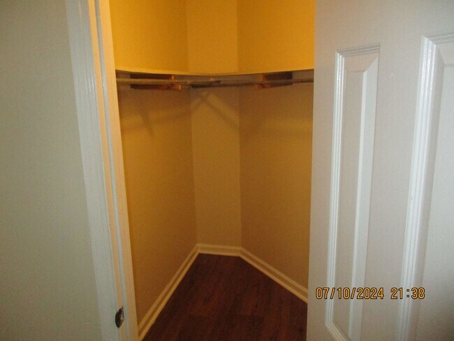 Foto del edificio - 2110 Lennox St