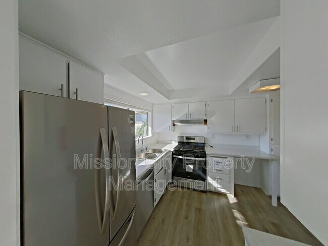Foto del edificio - 7580 Cathedral Oaks Rd