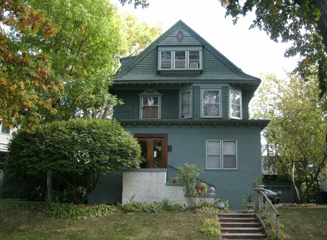 Building Photo - 2305 Aldrich Ave S