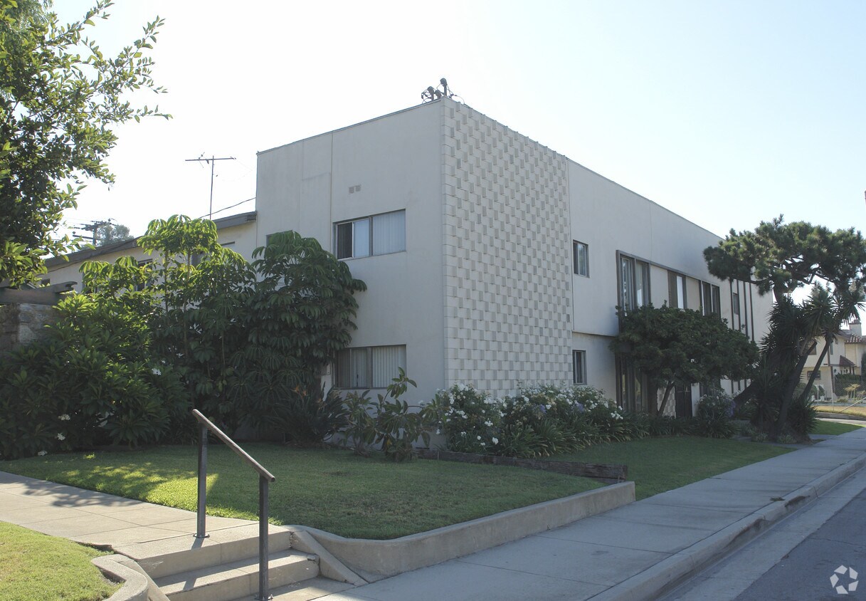 Building Photo - 920 N Garfield Ave