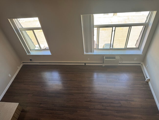 Foto del edificio - 2131 N Summit Ave